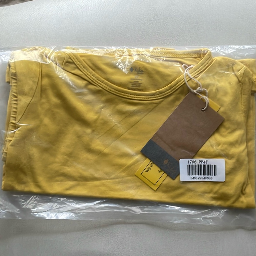 Kyte BABY PINEAPPLE short sleeve pajamas 4T.